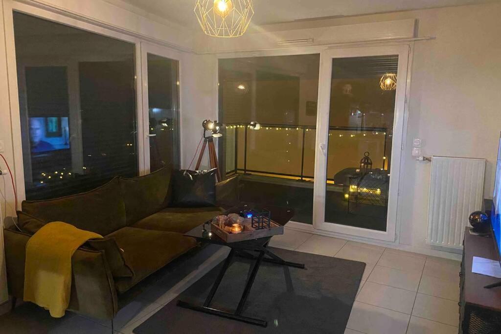 Meyzieu : Superbe Appartement Tres Cosy. Ngoại thất bức ảnh