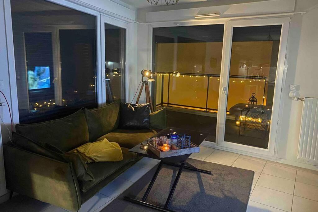 Meyzieu : Superbe Appartement Tres Cosy. Ngoại thất bức ảnh